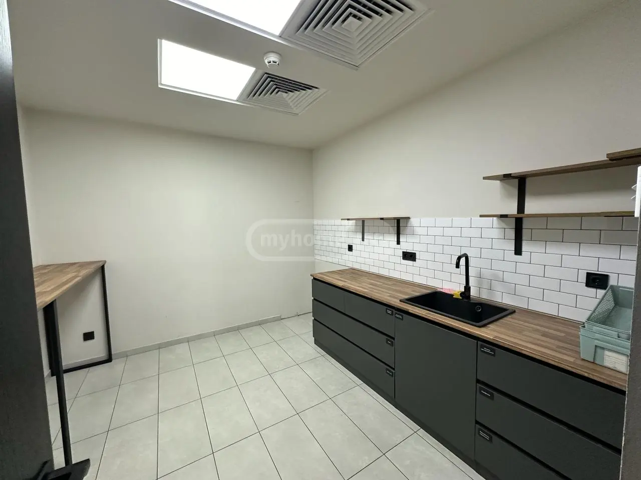  Kiralık 667 m²  İşyeri in Sololaki dist. (Old Tbilisi)  in Leonidze blind alley 