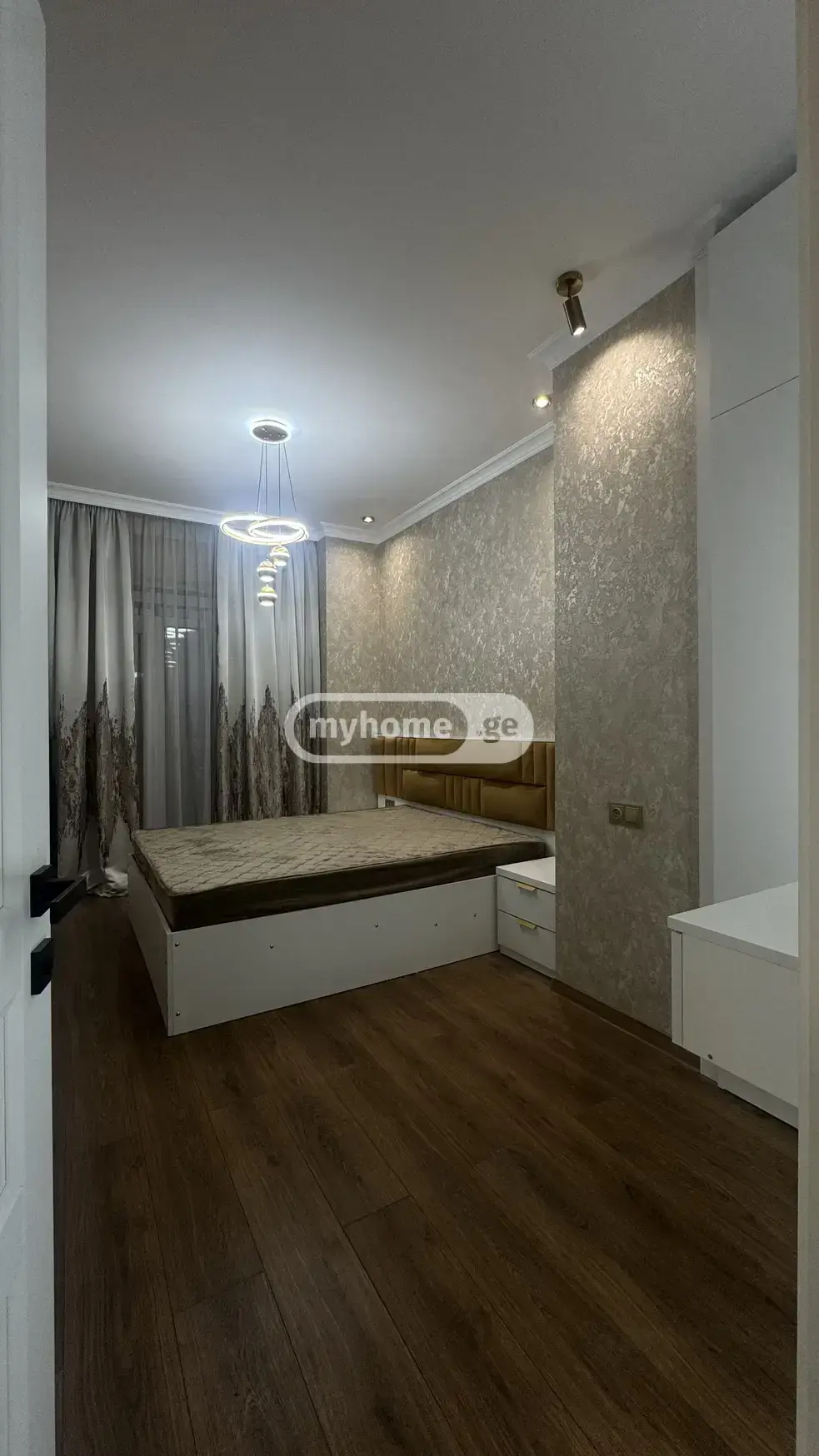  Сдаётся 4 комнатная  Квартира в Сабуртало  на ул. Бочоришвили 