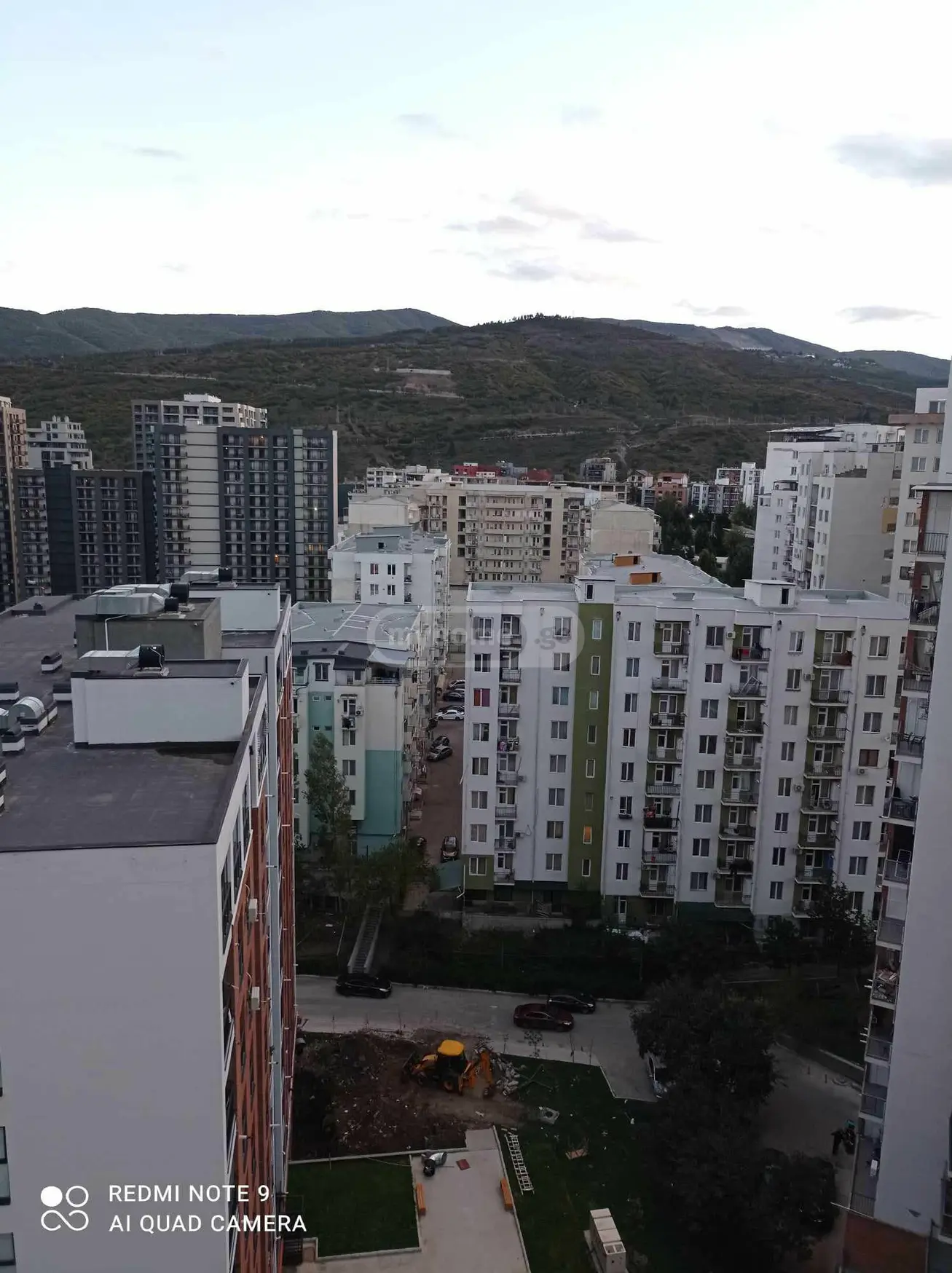  ქირავდება 3 ოთახიანი  ბინა საბურთალოზე  მინდელის ქუჩაზე 