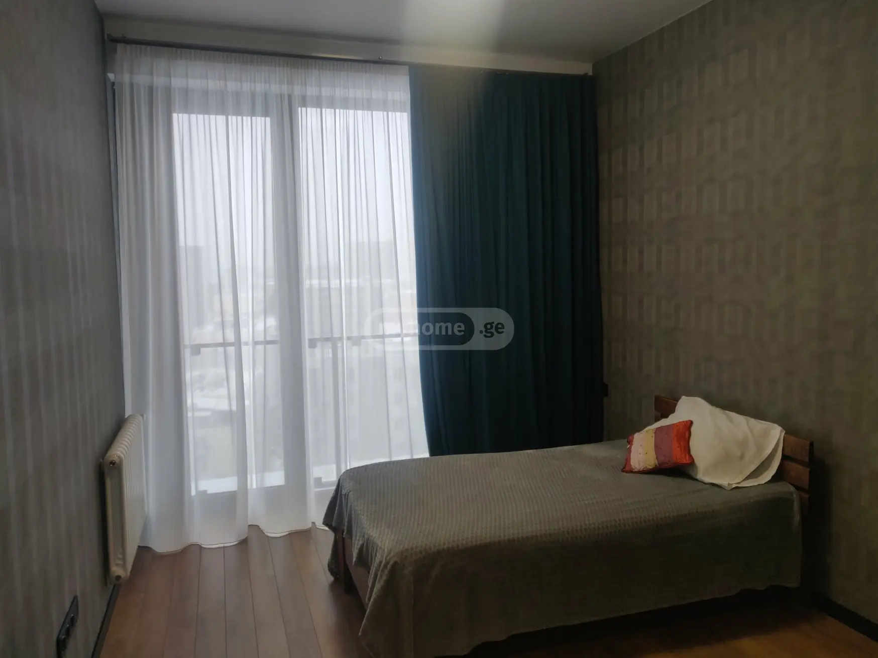  ქირავდება 3 ოთახიანი  ბინა საბურთალოზე  მინდელის ქუჩაზე 