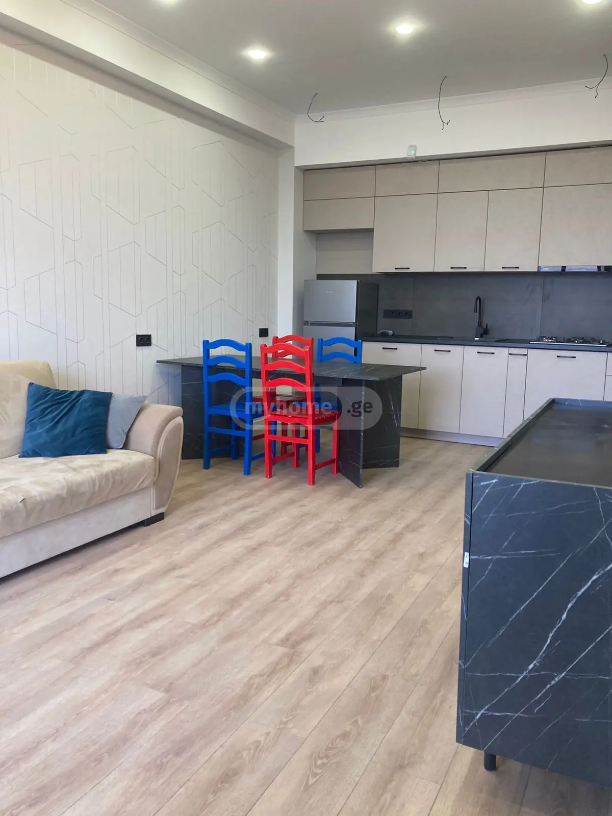  Продается 3 комнатная  Квартира на Озере Лиси