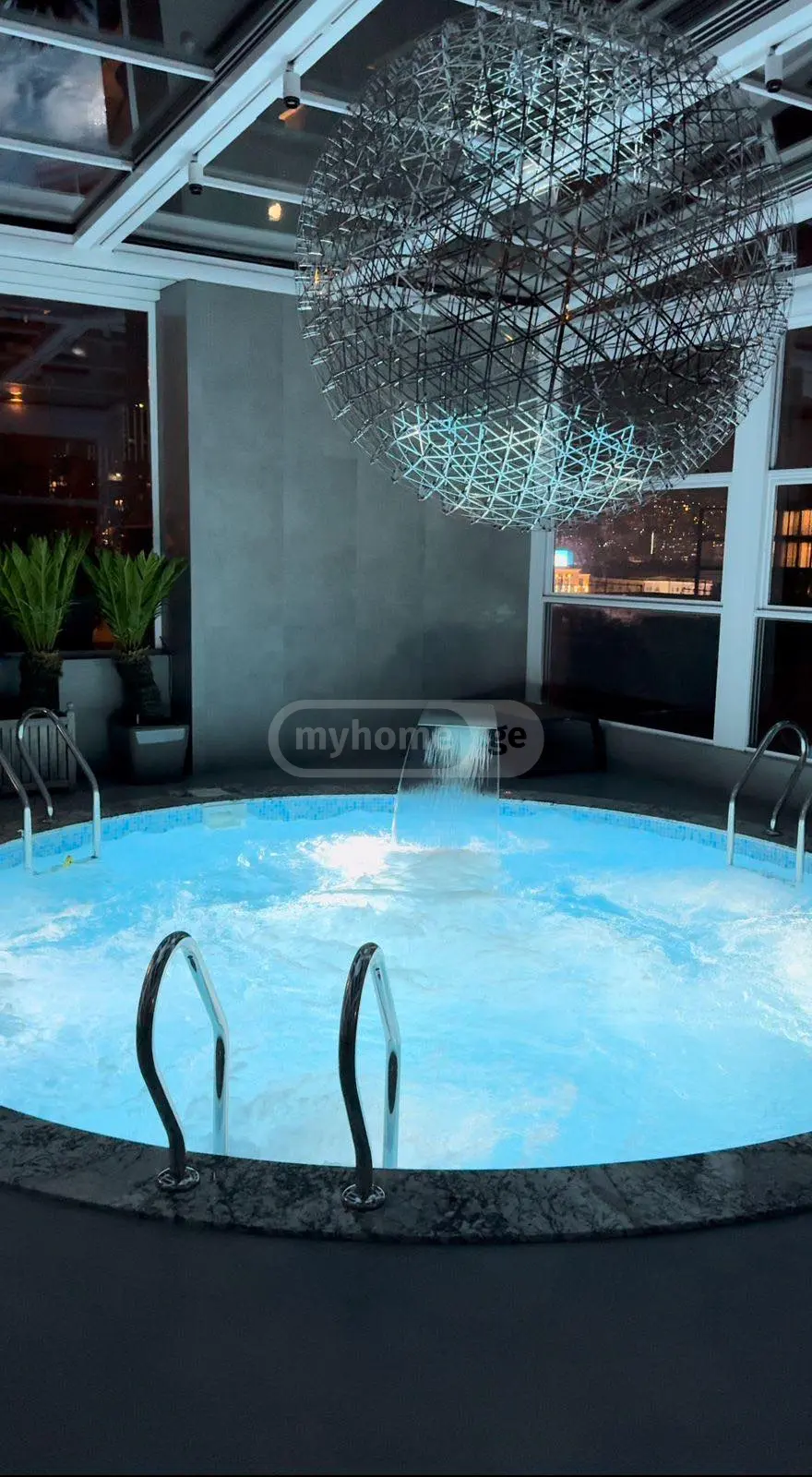  Сдаётся 1000 m² площадь Коммерческая площадь в Ваке  на ул. И.Абашидзе 