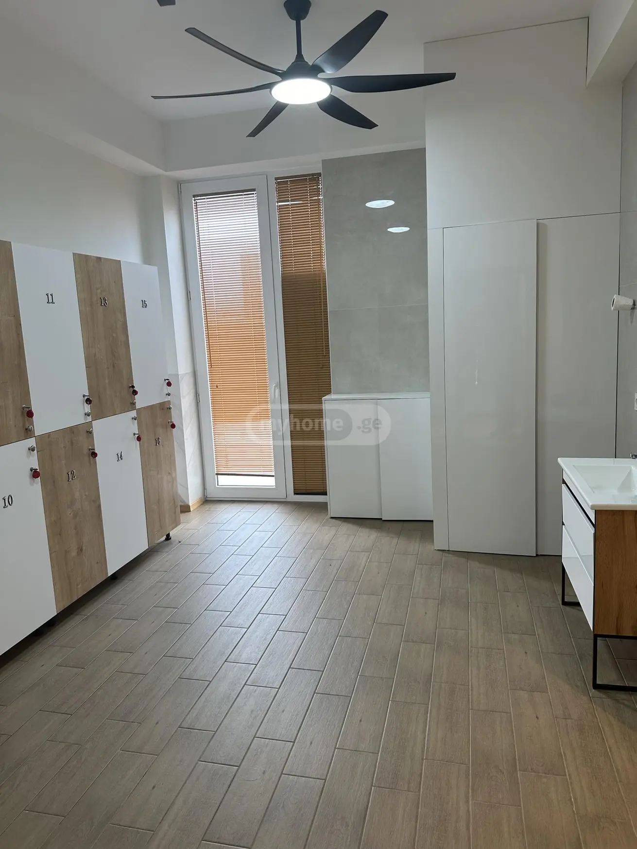  Сдаётся 1000 m² площадь Коммерческая площадь в Ваке  на ул. И.Абашидзе 