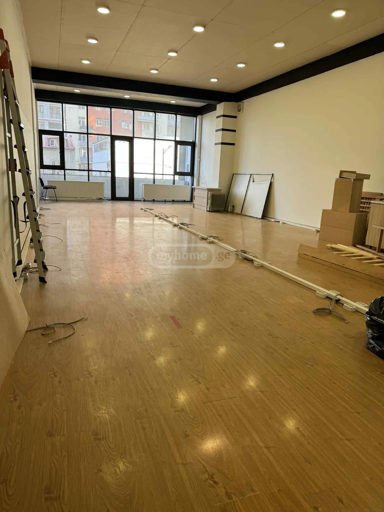  Сдаётся 505 m² площадь Коммерческая площадь в Сабуртало  на ул. Г.Бербуки 