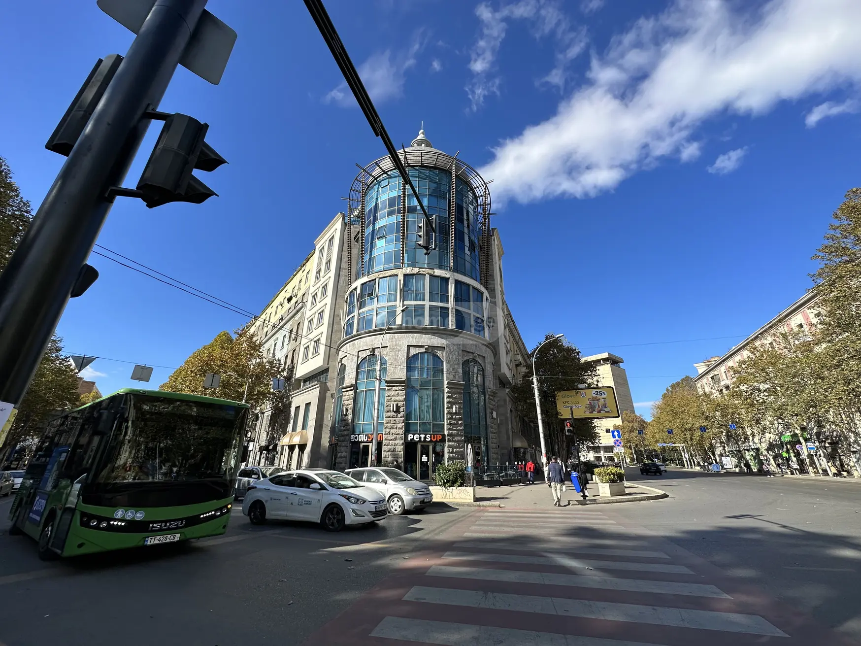  Сдаётся 250 m² площадь Офис в Сабуртало  на пр. Пекина 