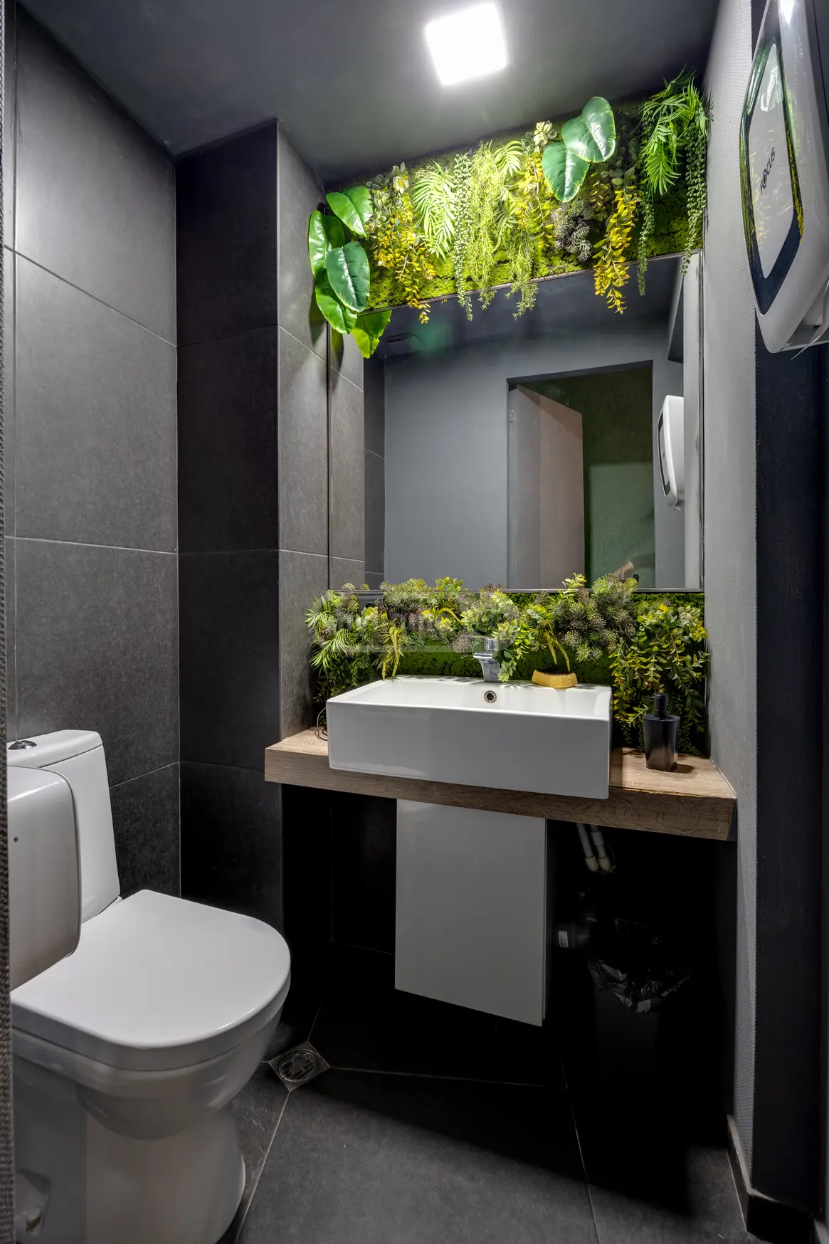  Сдаётся 90 m² площадь Коммерческая площадь в Ваке  на ул. И.Абашидзе 