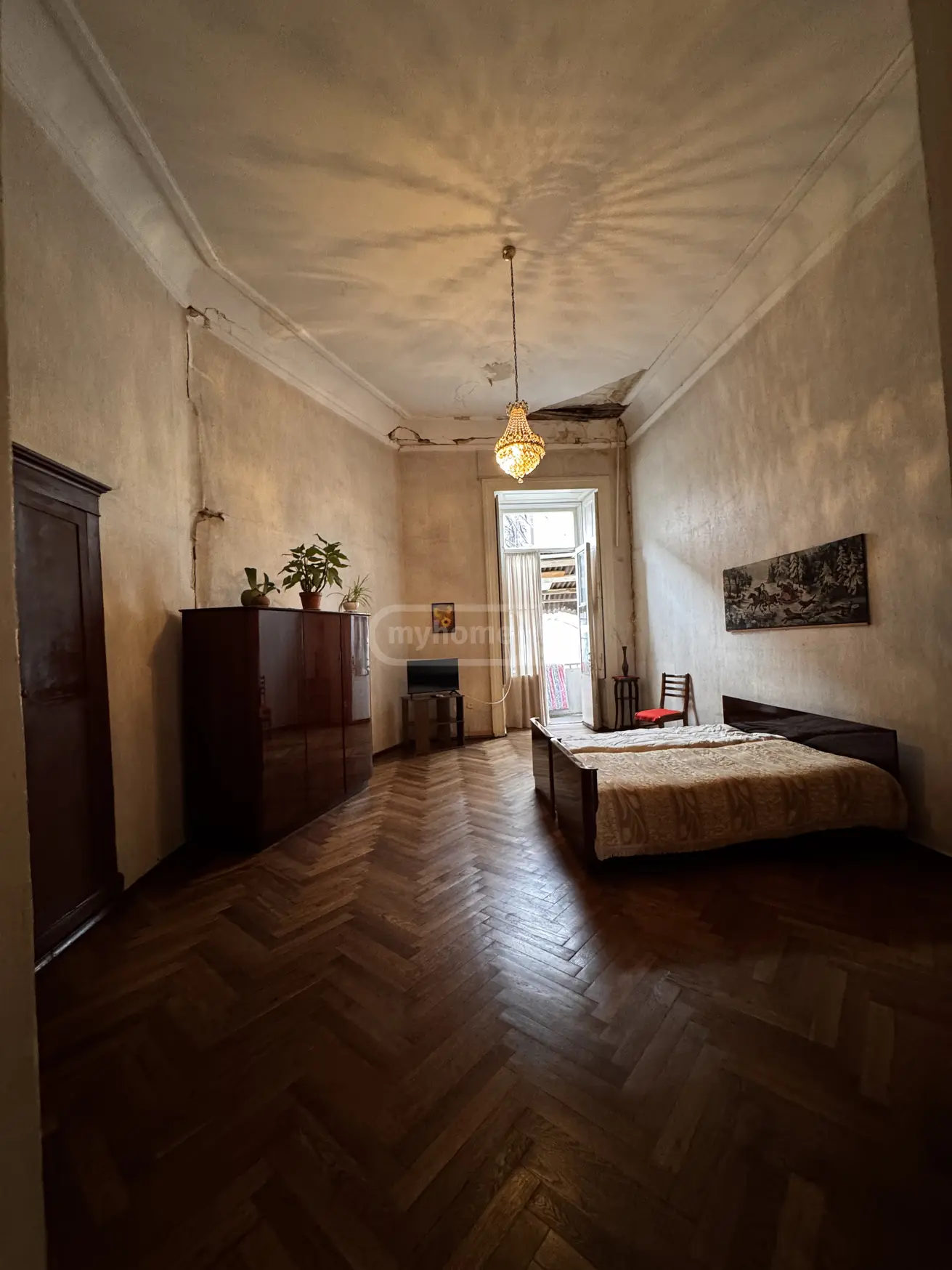  למכירה 3 חֶדֶר  דִירָה in Sololaki dist. (Old Tbilisi)  in Iashvili st. 