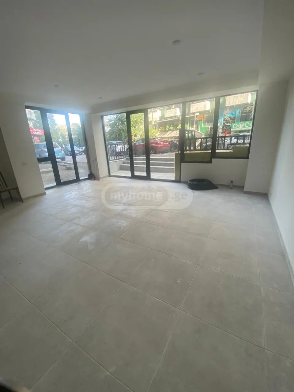  ქირავდება 75 m² ფართობის კომერციული ფართი საბურთალოზე  ს.ჩიქოვანის ქუჩაზე 