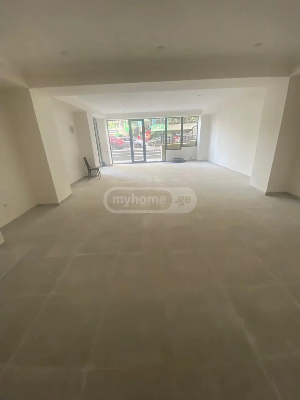  ქირავდება 75 m² ფართობის კომერციული ფართი საბურთალოზე  ს.ჩიქოვანის ქუჩაზე 