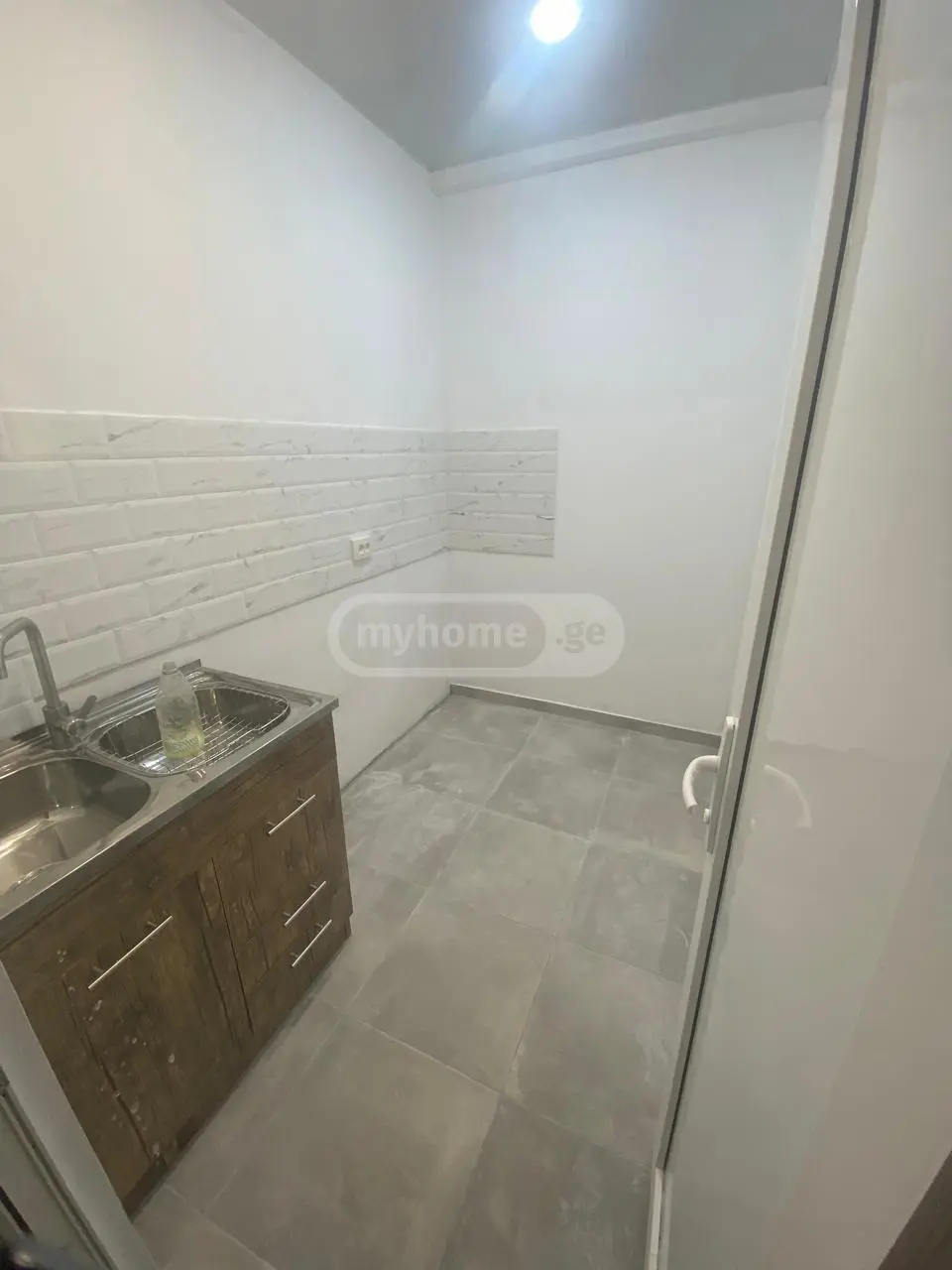  ქირავდება 75 m² ფართობის კომერციული ფართი საბურთალოზე  ს.ჩიქოვანის ქუჩაზე 