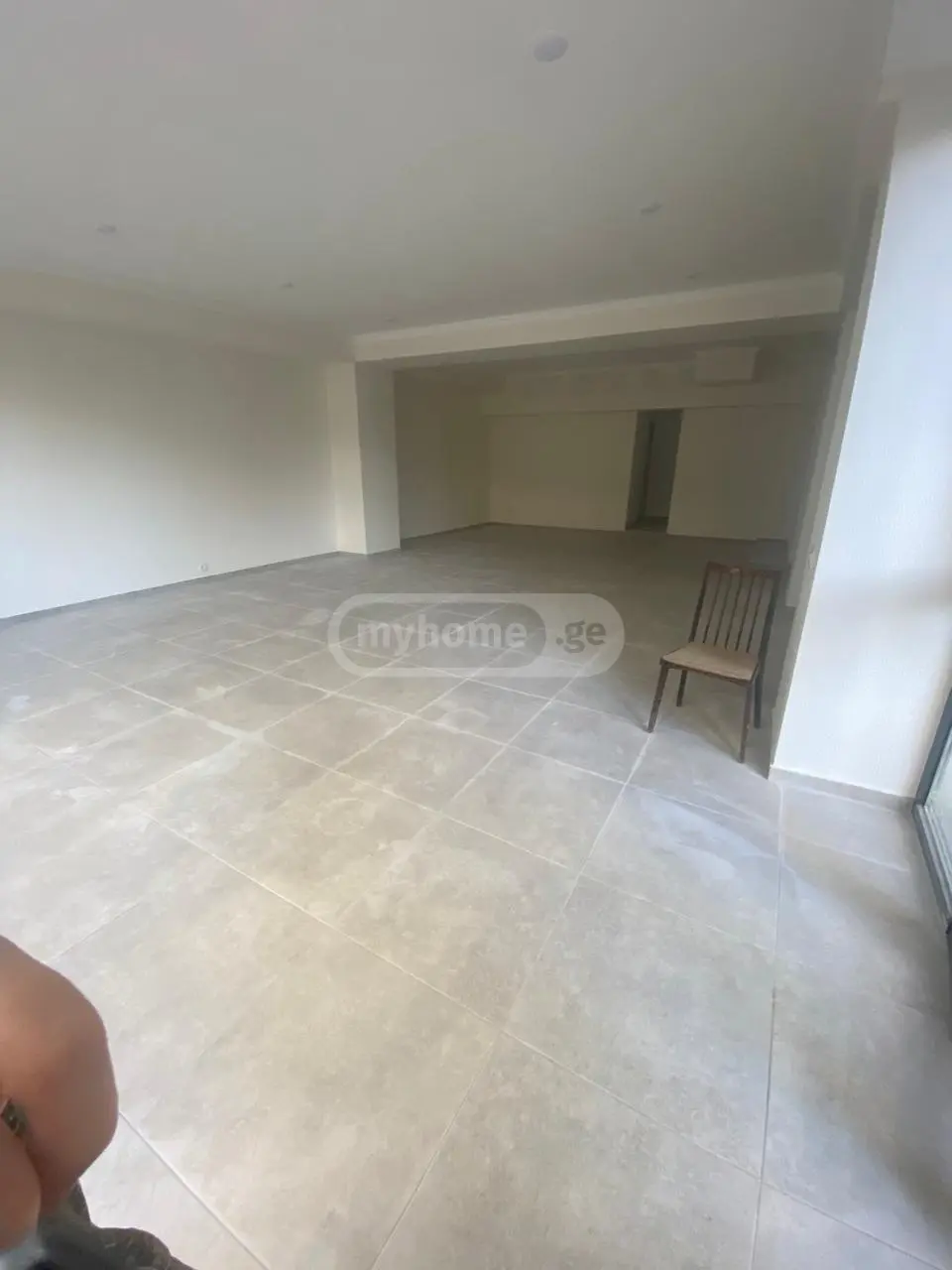  ქირავდება 75 m² ფართობის კომერციული ფართი საბურთალოზე  ს.ჩიქოვანის ქუჩაზე 