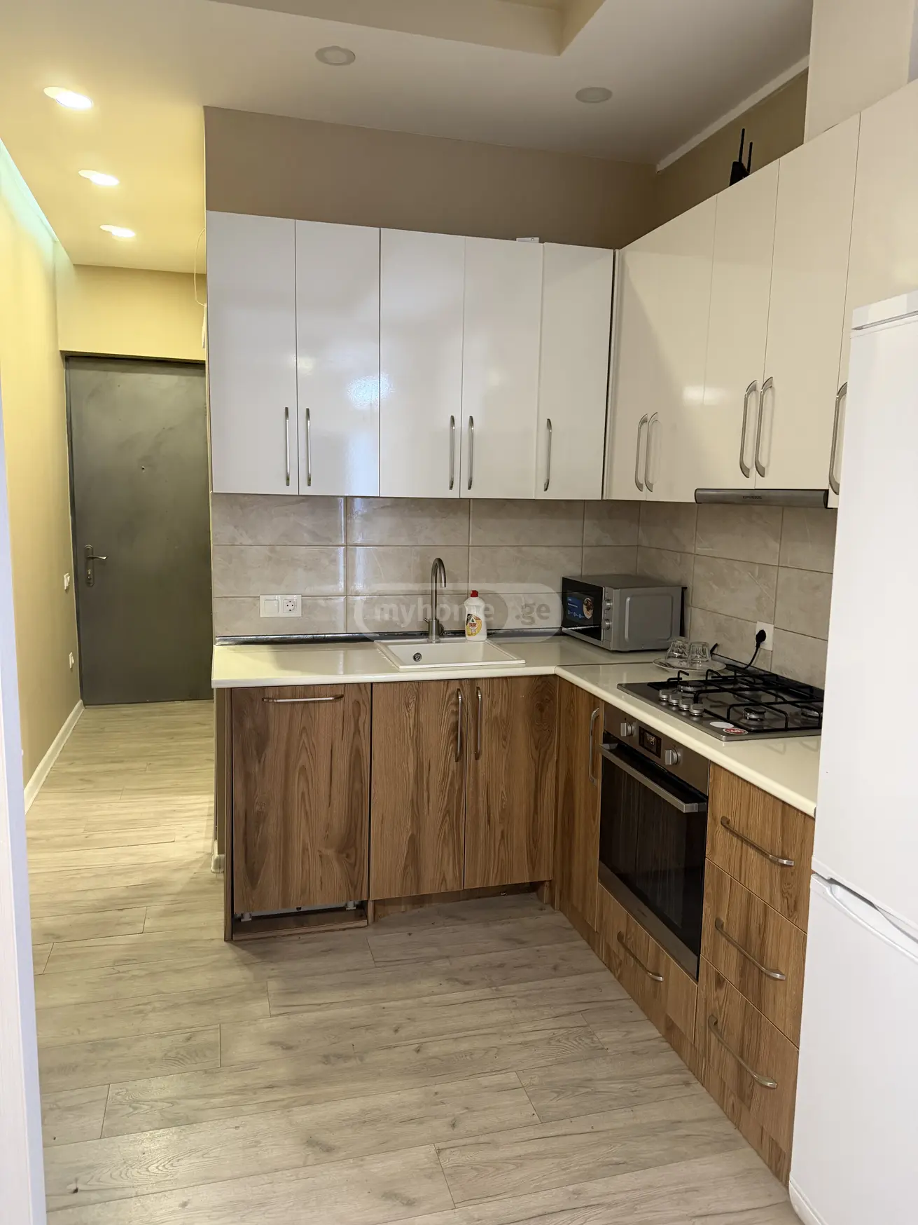  For Rent 3 room  Apartment in Saburtalo dist.  in Kavtaradze st. 