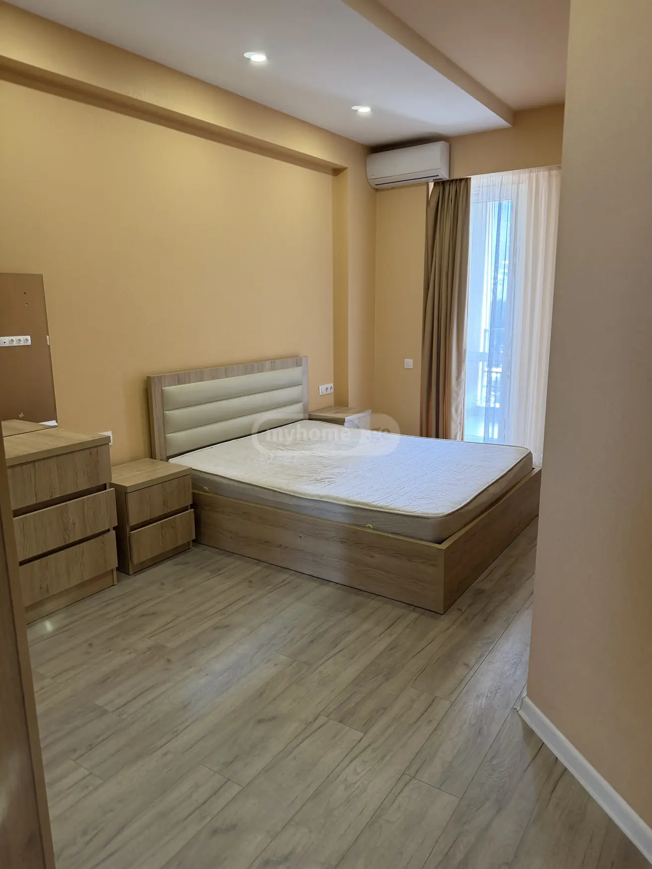  For Rent 3 room  Apartment in Saburtalo dist.  in Kavtaradze st. 