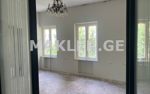  ქირავდება 150 m² ფართობის ოფისი საბურთალოზე  მიცკევიჩის ქუჩაზე 