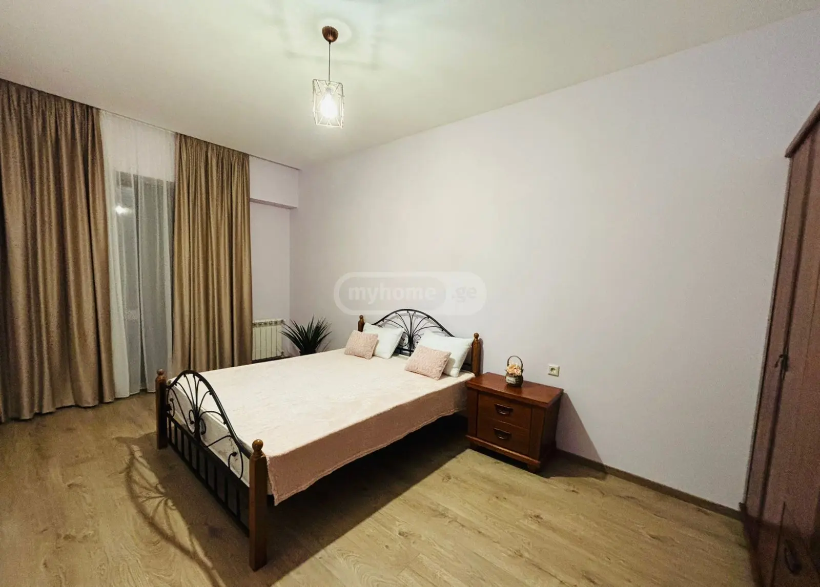  Продается 4 комнатная  Квартира в Сабуртало  на пр. Ал. Казбеги 