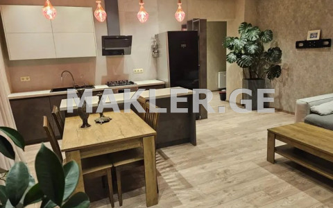  Продается 3 комнатная  Квартира в Сабуртало  на ул. Университетская 