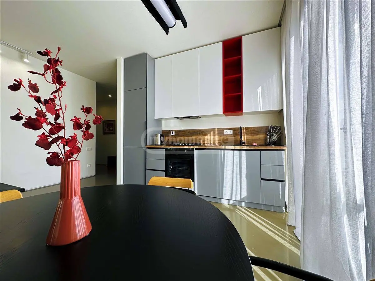  Сдаётся 2 комнатная  Квартира на Вера  на ул. И.Николадзе 