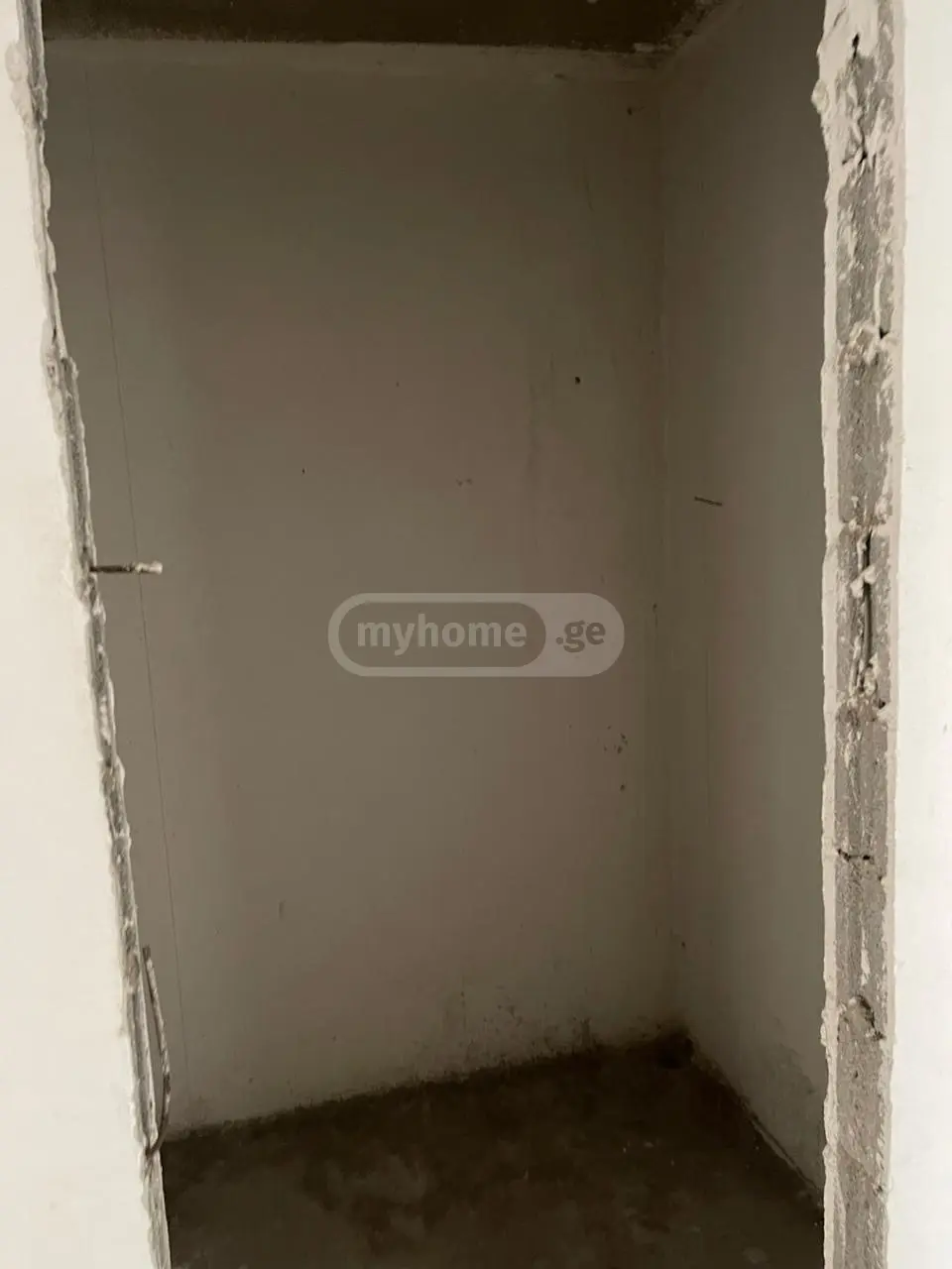  Продается 7 комнатная  Квартира в Исани  на ул. Бочорми 