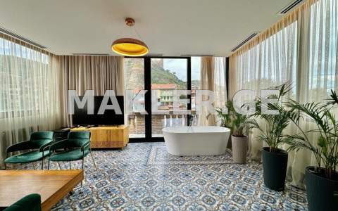  იყიდება ქირავდება 750 m² ფართობის კომერციული ფართი აბანოთუბანში (ძველ თბილისში)  გრიშაშვილის ქუჩაზე 