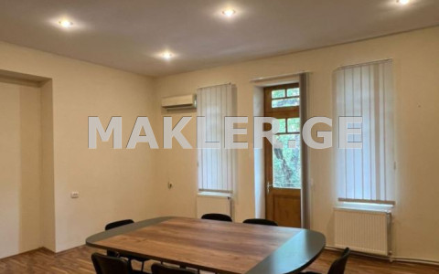  იყიდება 620 m² ფართობის ოფისი მთაწმინდაზე (ძველ თბილისში)  ვაჩნაძის ქუჩაზე 