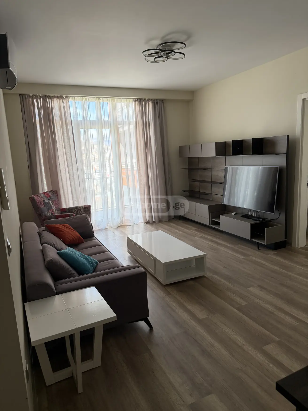  ქირავდება 3 ოთახიანი  ბინა საბურთალოზე  გურამ ფანჯიკიძის ქუჩაზე 