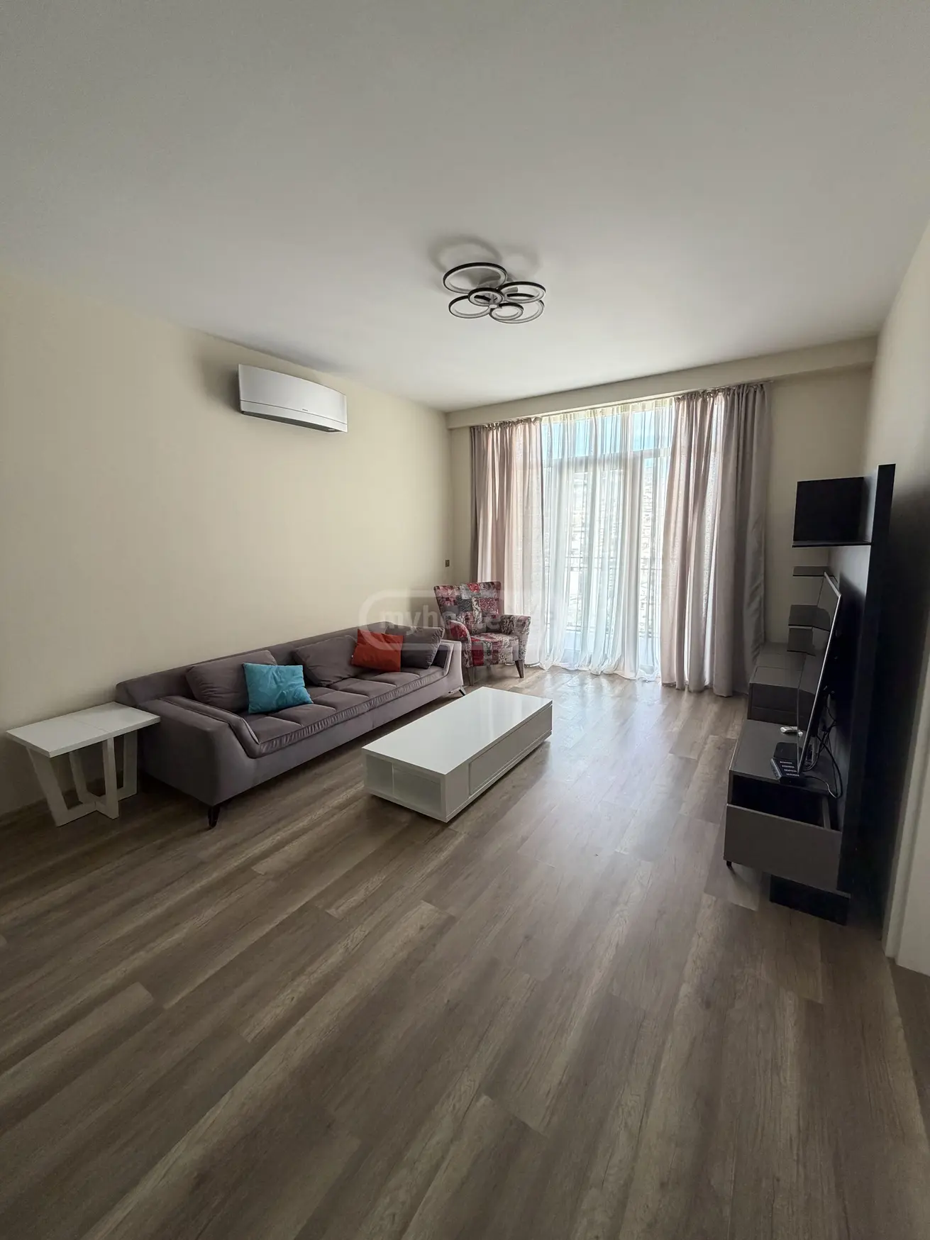  ქირავდება 3 ოთახიანი  ბინა საბურთალოზე  გურამ ფანჯიკიძის ქუჩაზე 