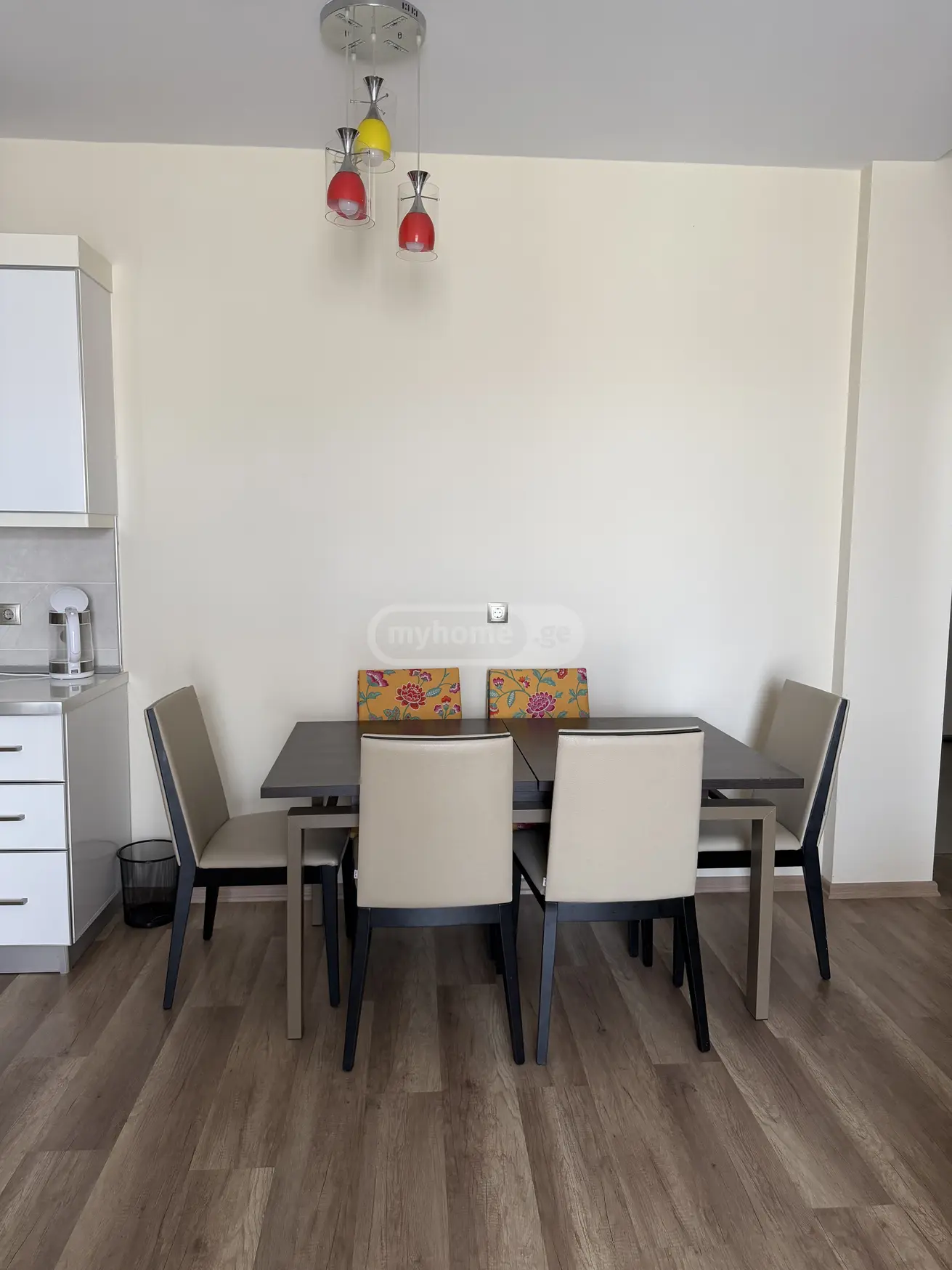  ქირავდება 3 ოთახიანი  ბინა საბურთალოზე  გურამ ფანჯიკიძის ქუჩაზე 