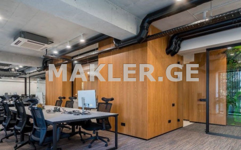  Продается 8 комнатная  Квартира в Ваке  в пов. Церетели 