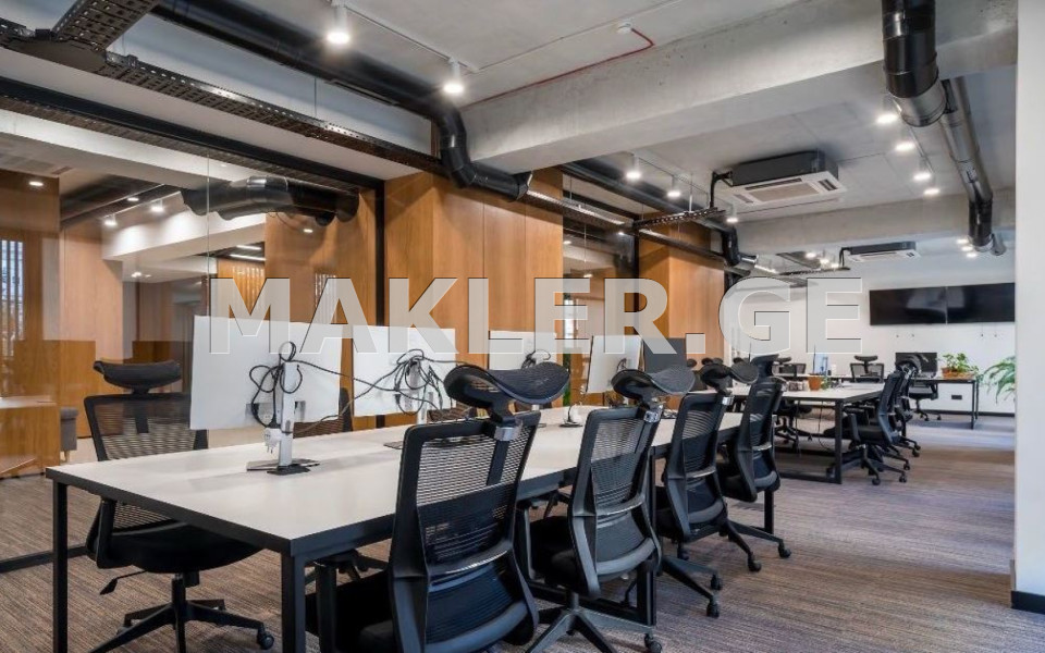  Продается 8 комнатная  Квартира в Ваке  в пов. Церетели 