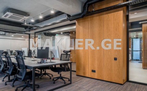  Продается 8 комнатная  Квартира в Ваке  в пов. Церетели 