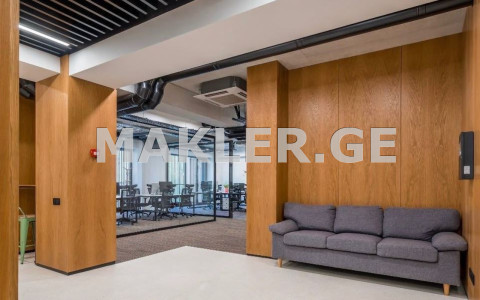  Продается 8 комнатная  Квартира в Ваке  в пов. Церетели 