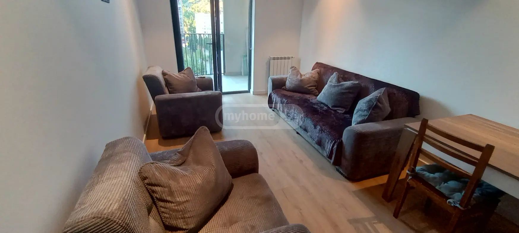  ქირავდება 2 ოთახიანი  ბინა საბურთალოზე  მინდელის ქუჩაზე 