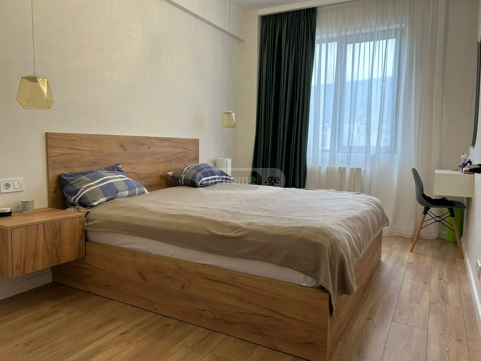  ქირავდება 2 ოთახიანი  ბინა საბურთალოზე  უნივერსიტეტის ქუჩაზე 