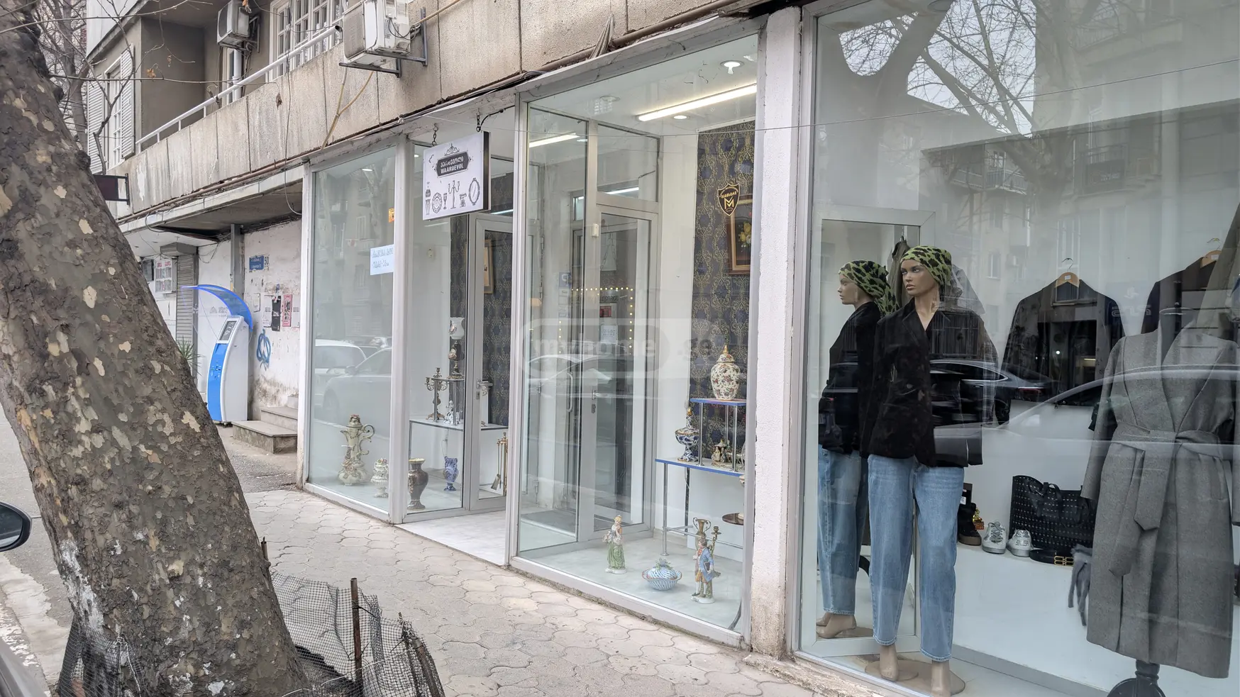  ქირავდება 100 m² ფართობის კომერციული ფართი ვაკეში  ირ. აბაშიძის ქუჩაზე 