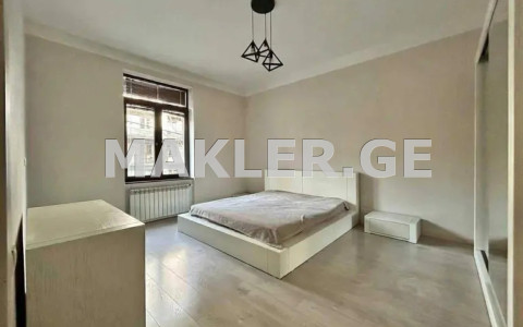  ქირავდება 80 m² ფართობის ოფისი ვაკეში  ირ. აბაშიძის ქუჩაზე 