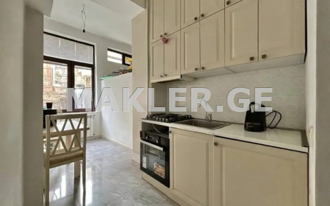  ქირავდება 80 m² ფართობის ოფისი ვაკეში  ირ. აბაშიძის ქუჩაზე 