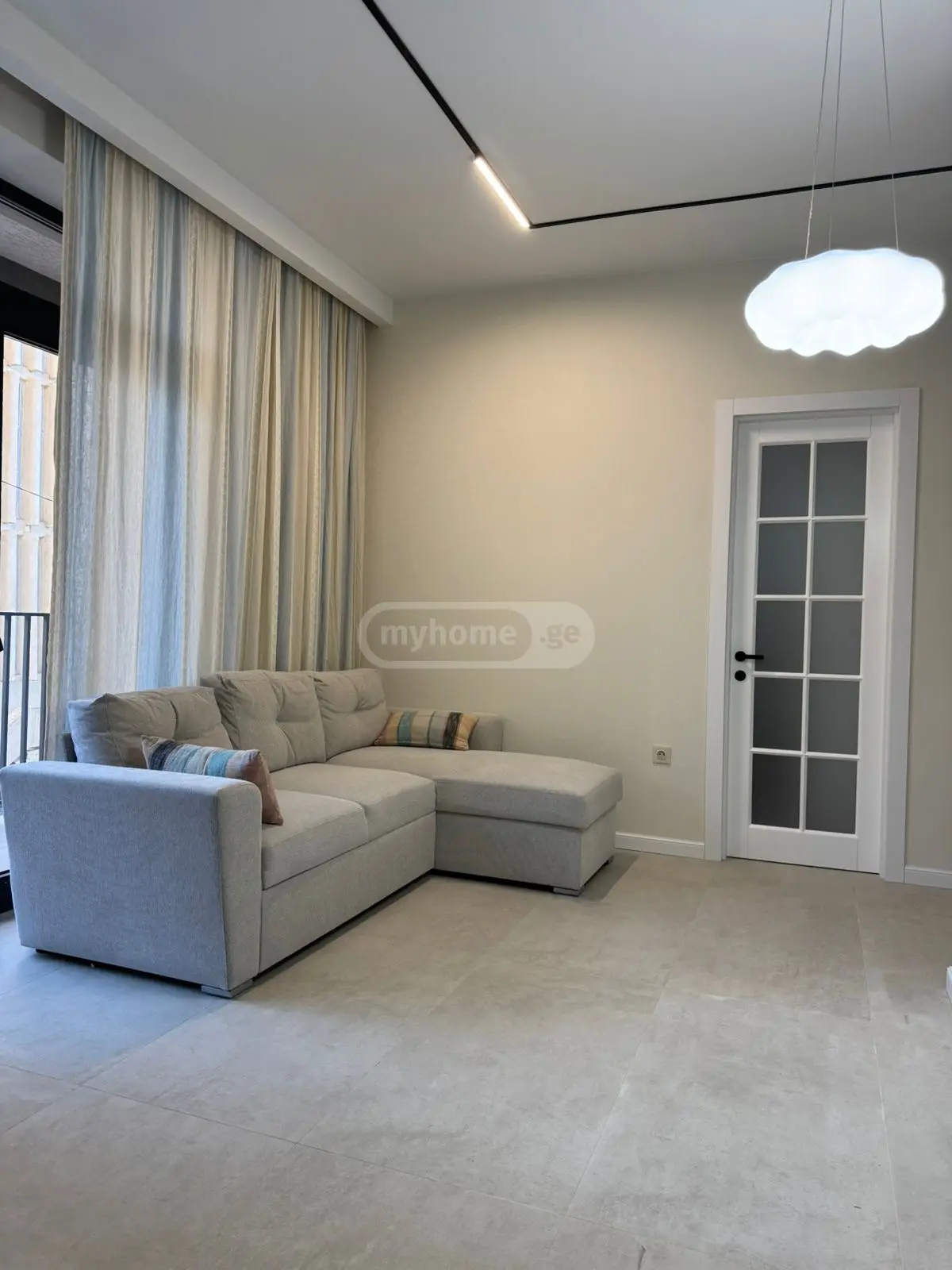  ქირავდება 2 ოთახიანი  ბინა საბურთალოზე  ბურძგლას ქუჩაზე 