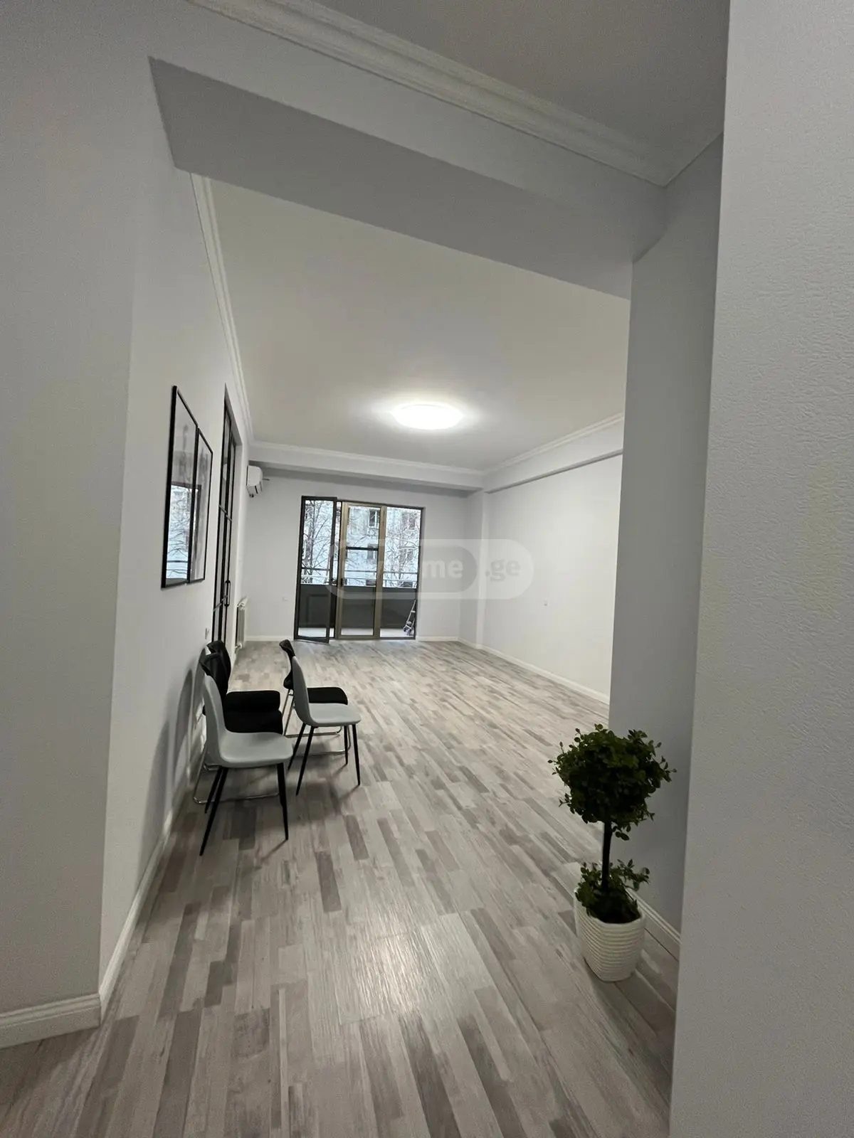  ქირავდება 134 m² ფართობის ოფისი საბურთალოზე  სულხან ცინცაძის ქუჩაზე 