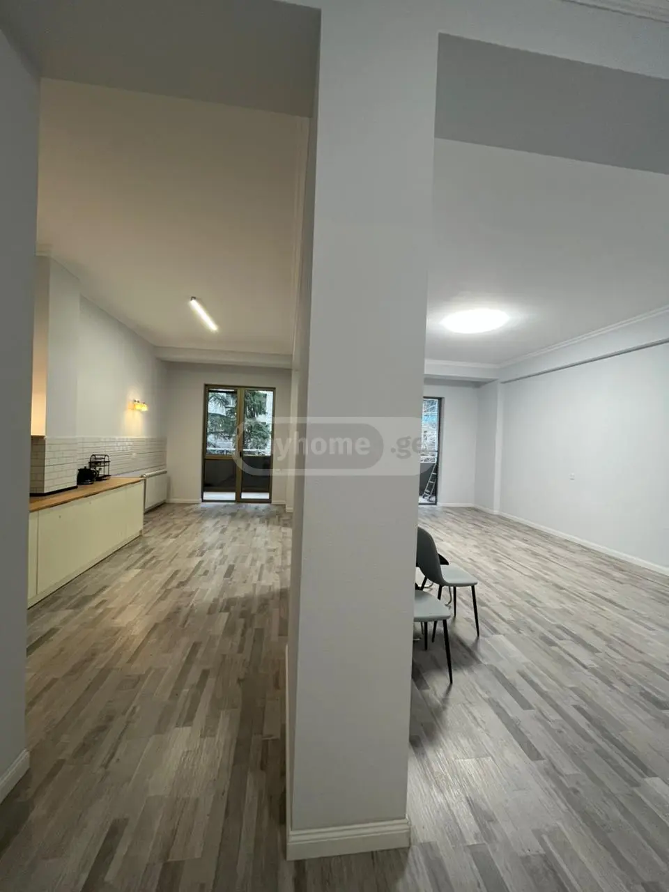  ქირავდება 134 m² ფართობის ოფისი საბურთალოზე  სულხან ცინცაძის ქუჩაზე 