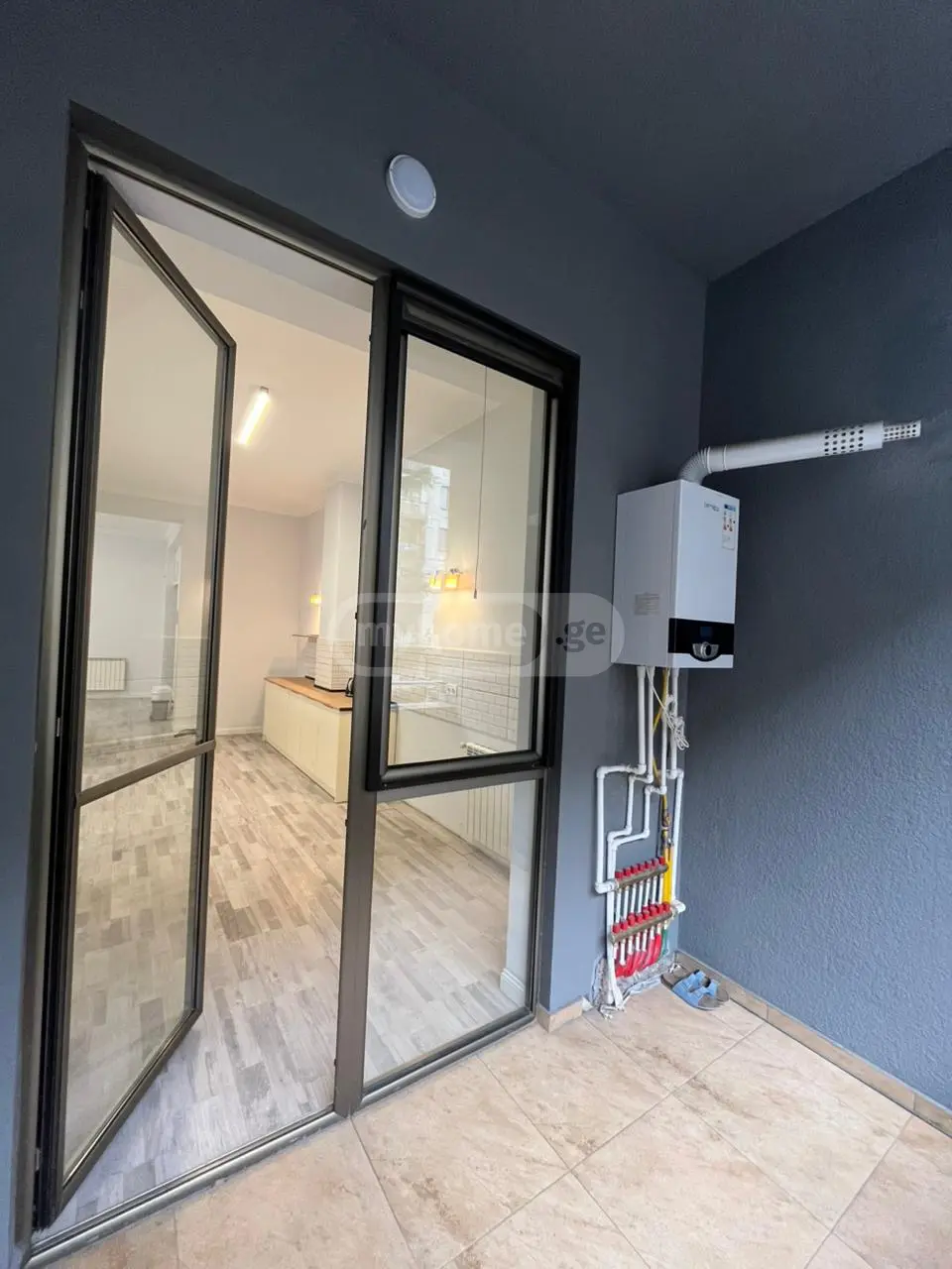  ქირავდება 134 m² ფართობის ოფისი საბურთალოზე  სულხან ცინცაძის ქუჩაზე 