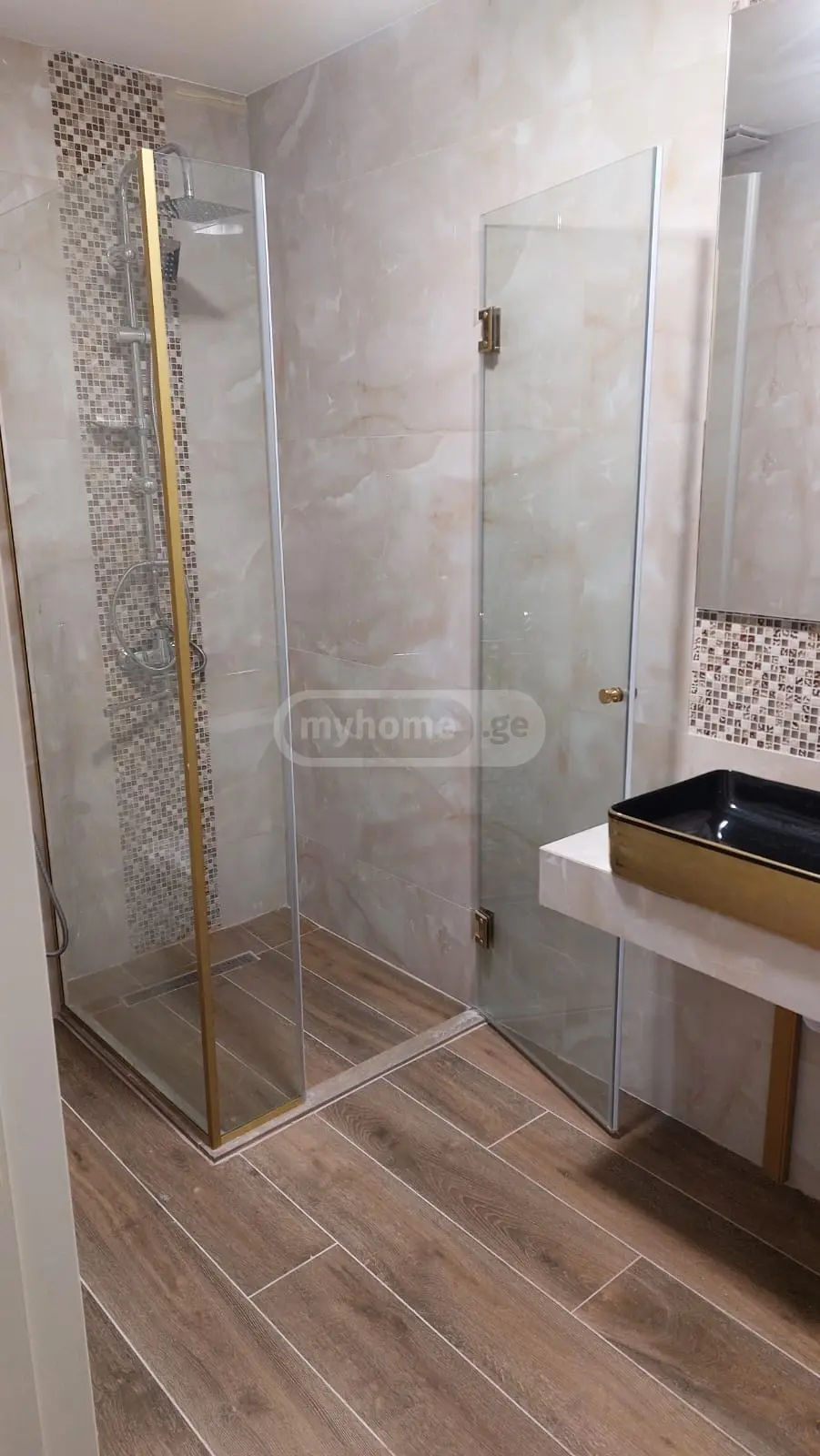  ქირავდება 210 m² ფართობის ოფისი ზაჰესში  თავისუფლების ქუჩაზე 