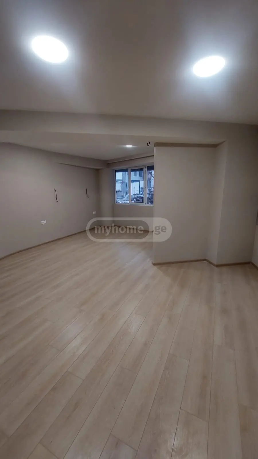  ქირავდება 210 m² ფართობის ოფისი ზაჰესში  თავისუფლების ქუჩაზე 