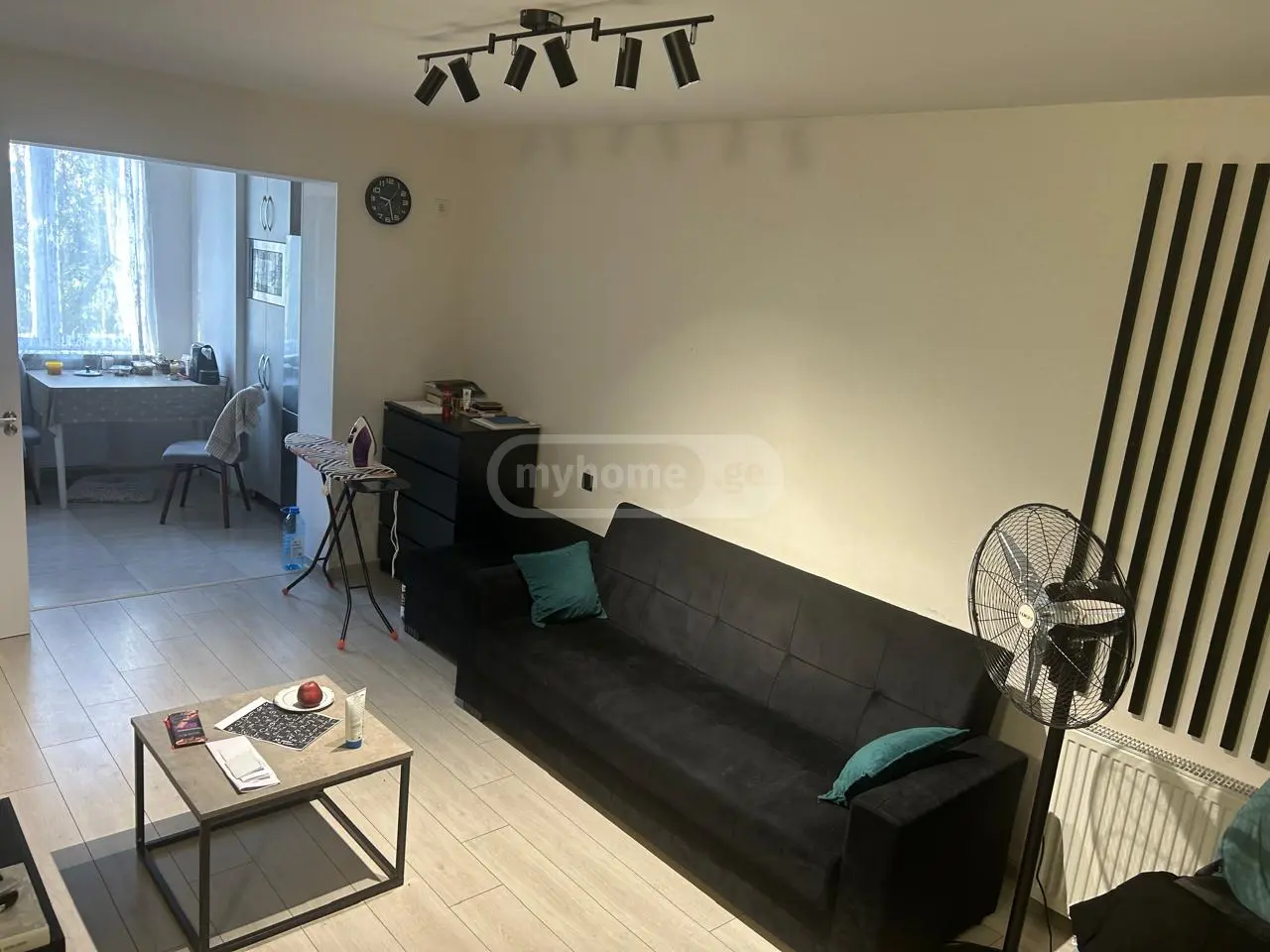  იყიდება 2 ოთახიანი  ბინა საბურთალოზე  ვაჟა-ფშაველას გამზირზე 