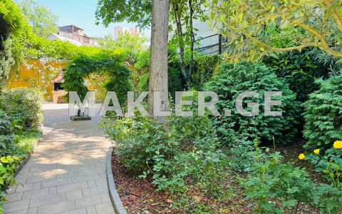  იყიდება 360 m² ფართობის საკუთარი სახლი ისანში