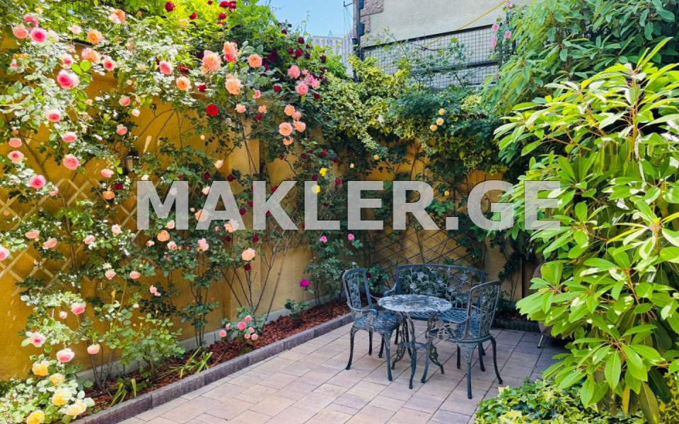  იყიდება 360 m² ფართობის საკუთარი სახლი ისანში