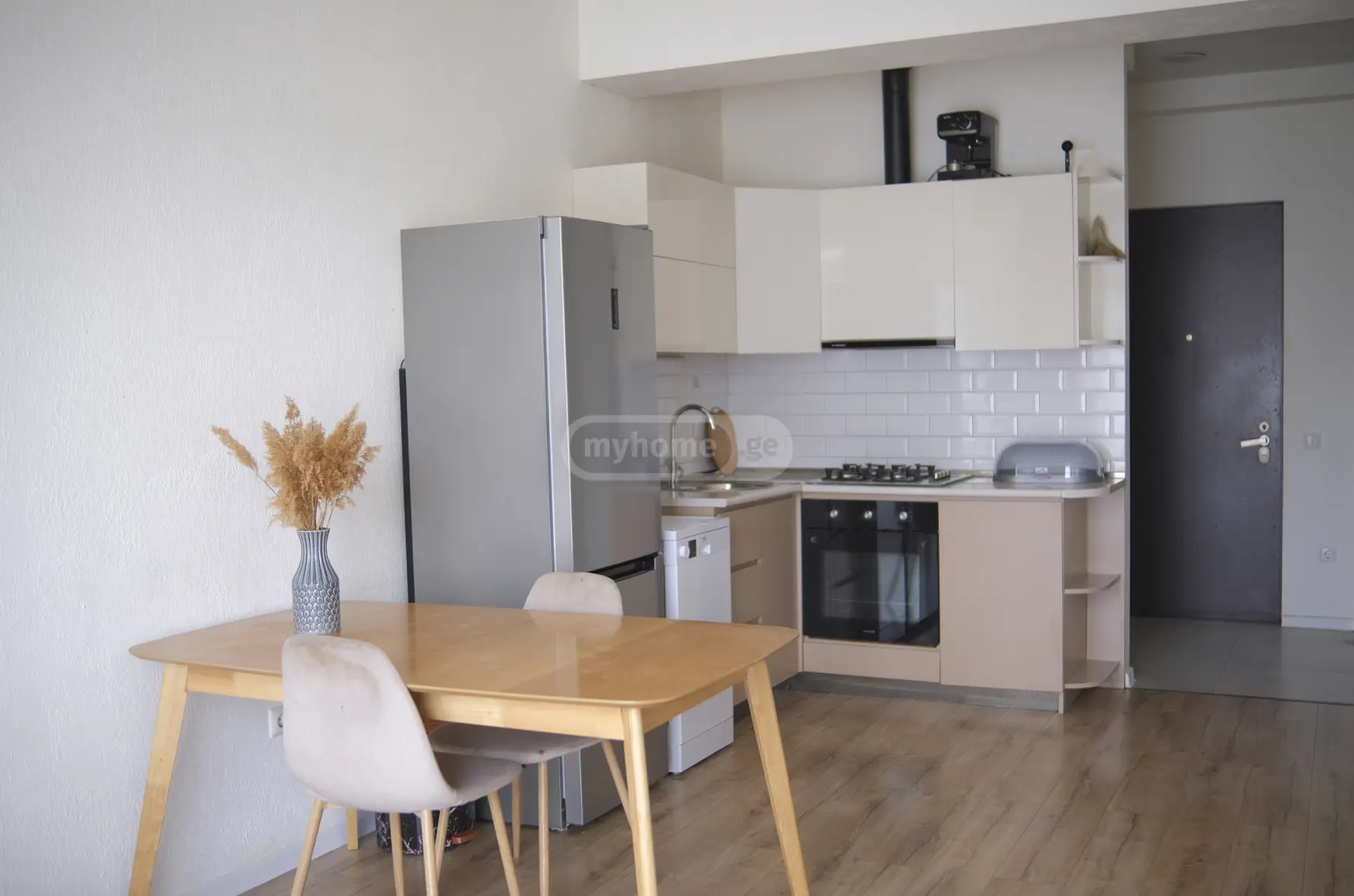  იყიდება 2 ოთახიანი  ბინა საბურთალოზე  ალექსანდრე იოსელიანის ქუჩაზე 