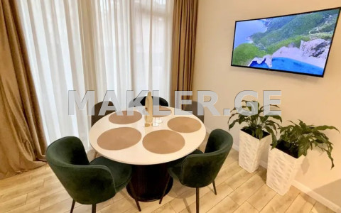  იყიდება 4 ოთახიანი  ბინა ორთაჭალაში  ბააზოვისქუჩაზე 