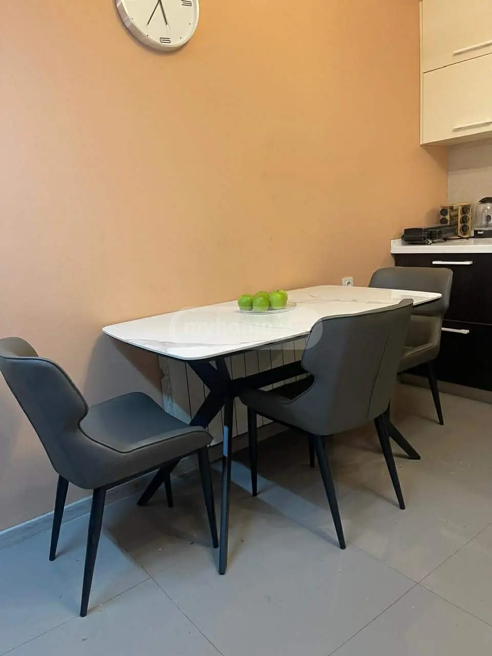  ქირავდება 3 ოთახიანი  ბინა საბურთალოზე  ანა კალანდაძის ქუჩაზე 