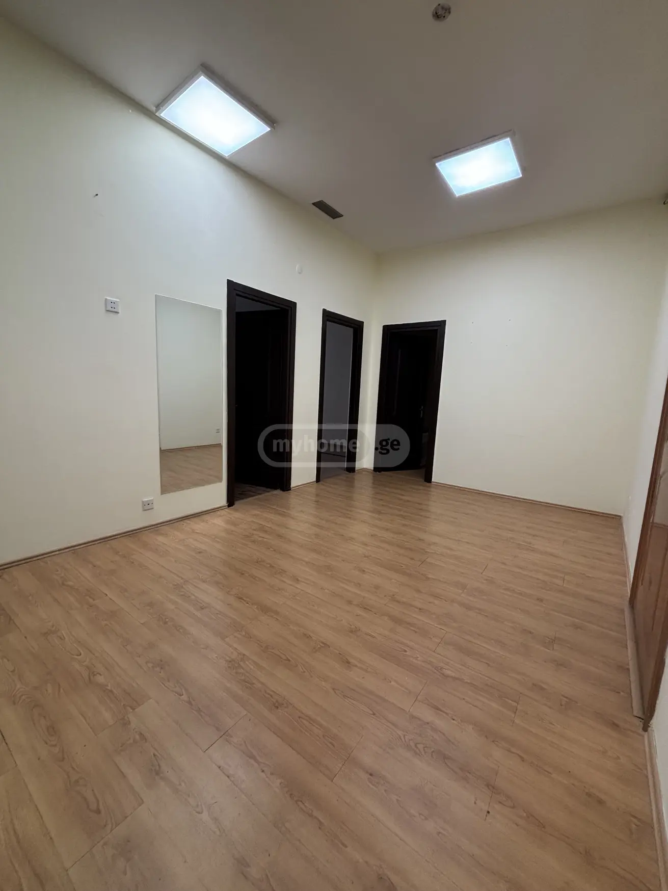  Сдаётся 80 m² площадь Коммерческая площадь в Сабуртало  на ул. Д.Гамрекели 