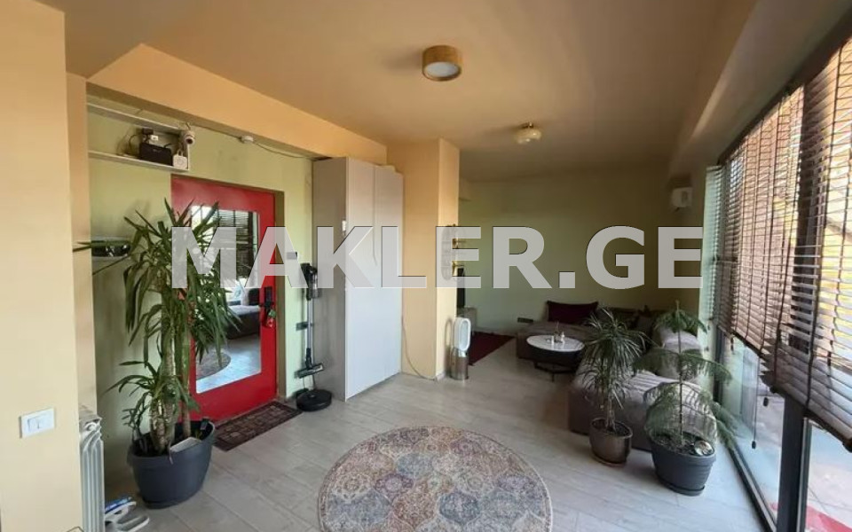  Продается 2 комнатная  Квартира в Авлабари  на ул. Ирбахи 